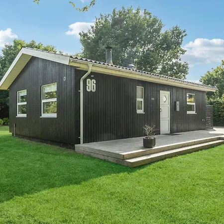 2 Bedroom Amazing In Hadsund